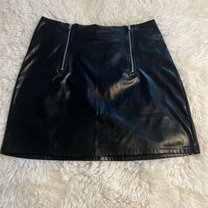 Black Mini Skirt- Faux Leather Blk Skirt-Size M